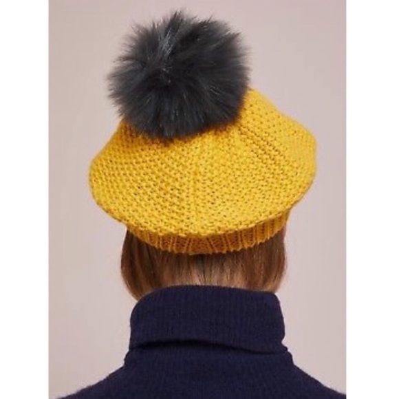 Norla Canada knit baret beanie hat with pom - Picture 3 of 6